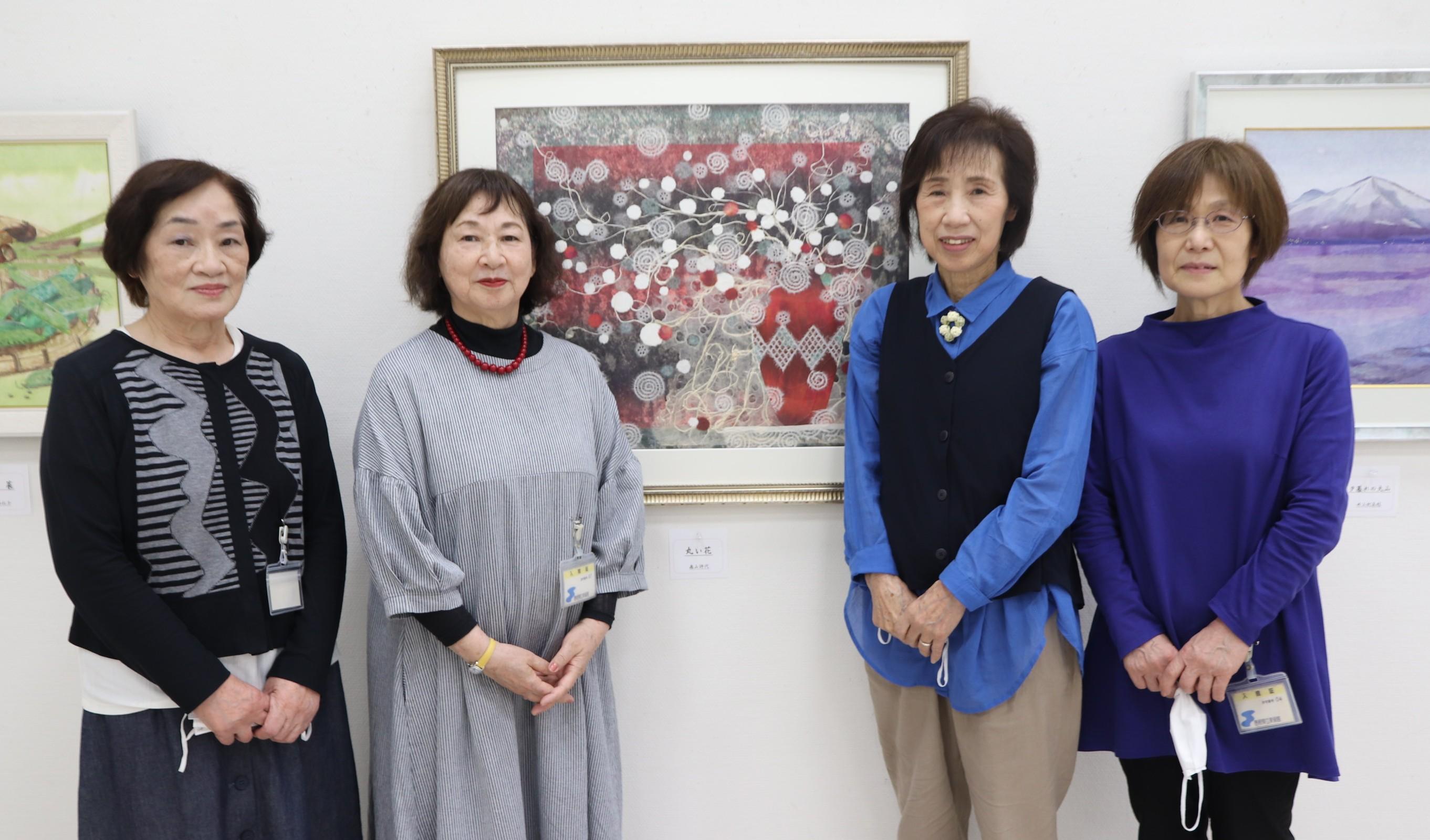 (左から)井上代表、森山許代さん、岸本みや子さん、今岡節子さん(IMG_3628).JPG