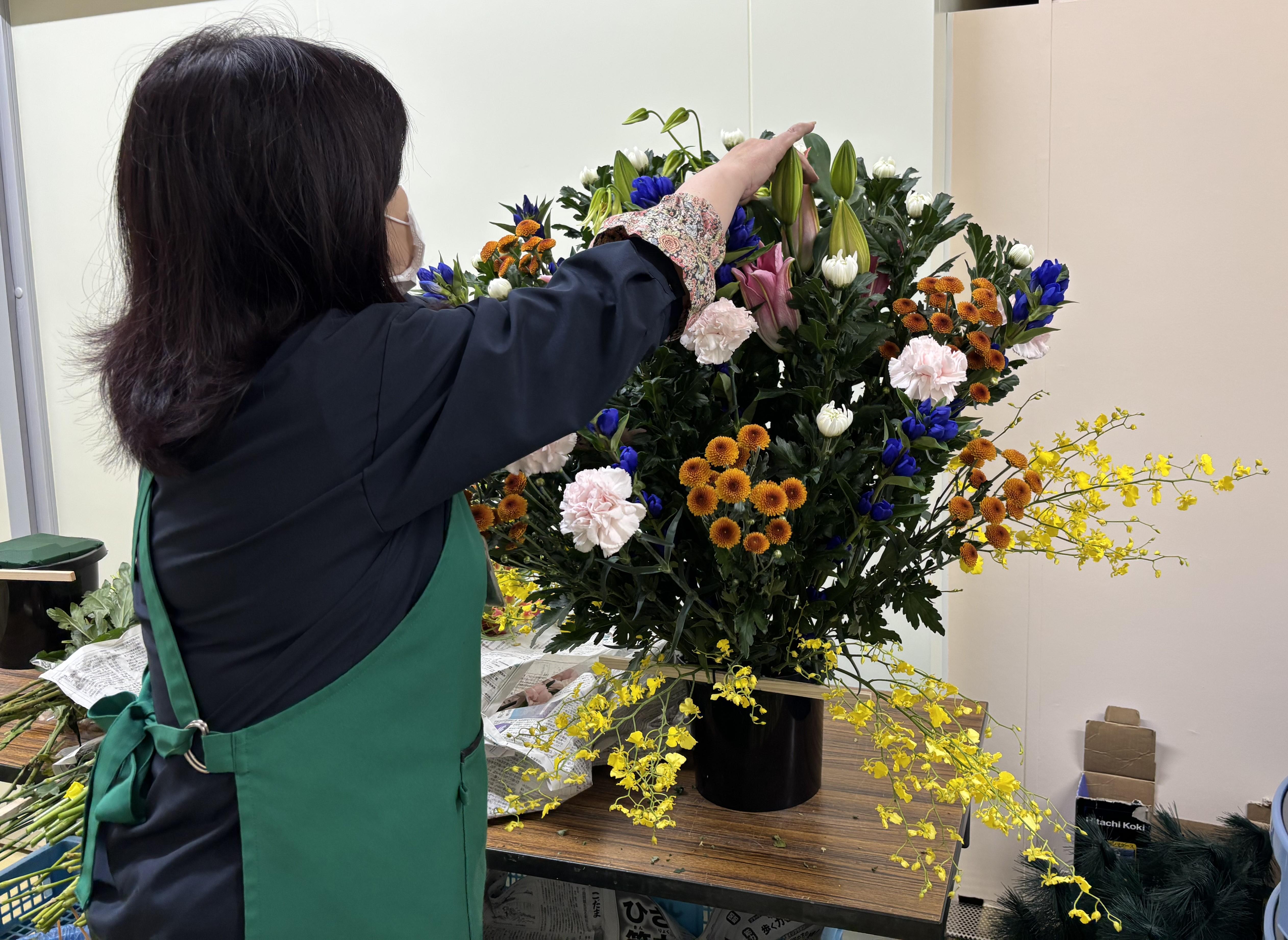 キャプションなし(葬祭花の作成).jpg