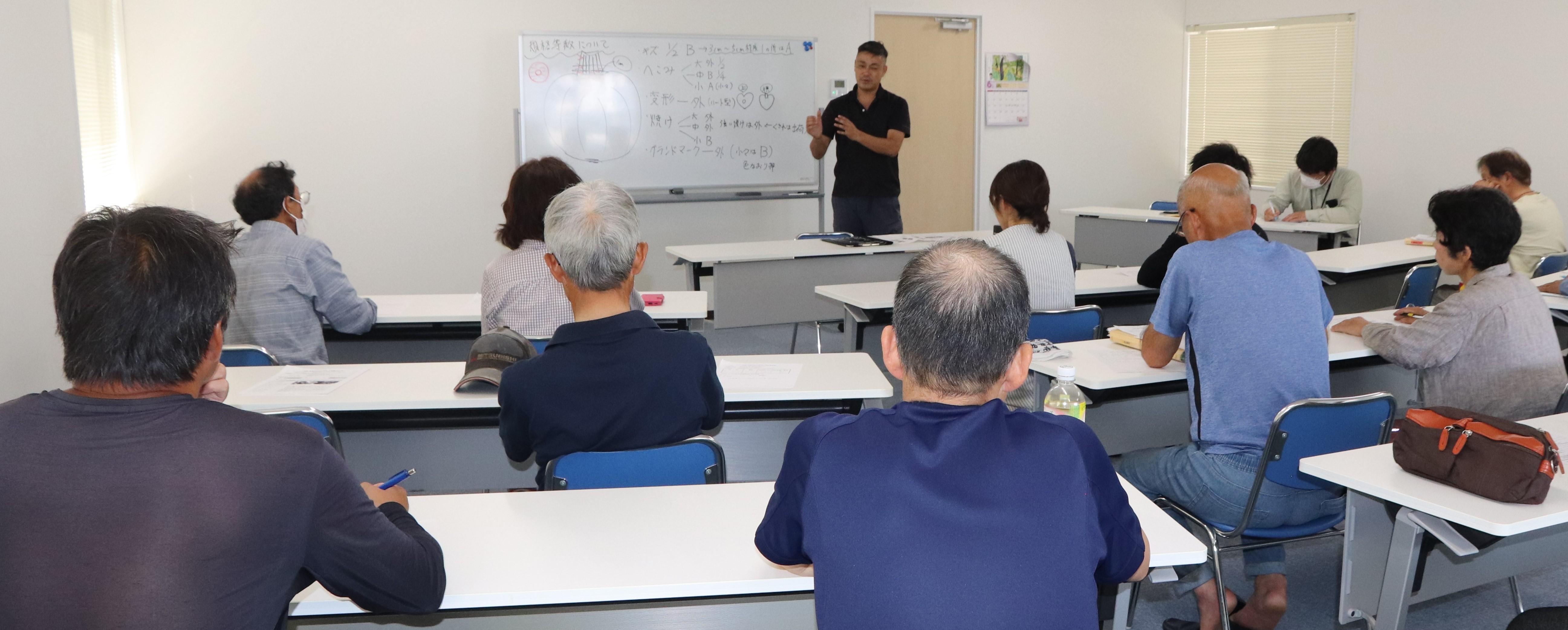 品質基準について説明をする犬山係長②.JPG
