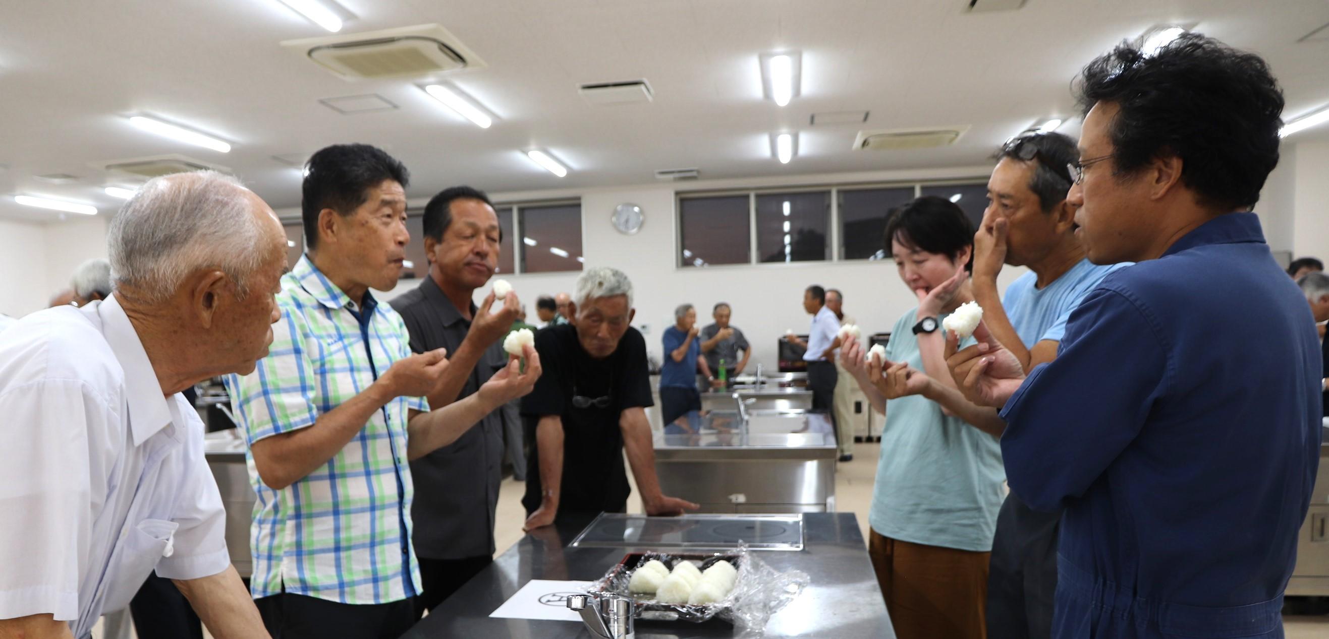 6年産米と備蓄米を食べ比べ.JPG