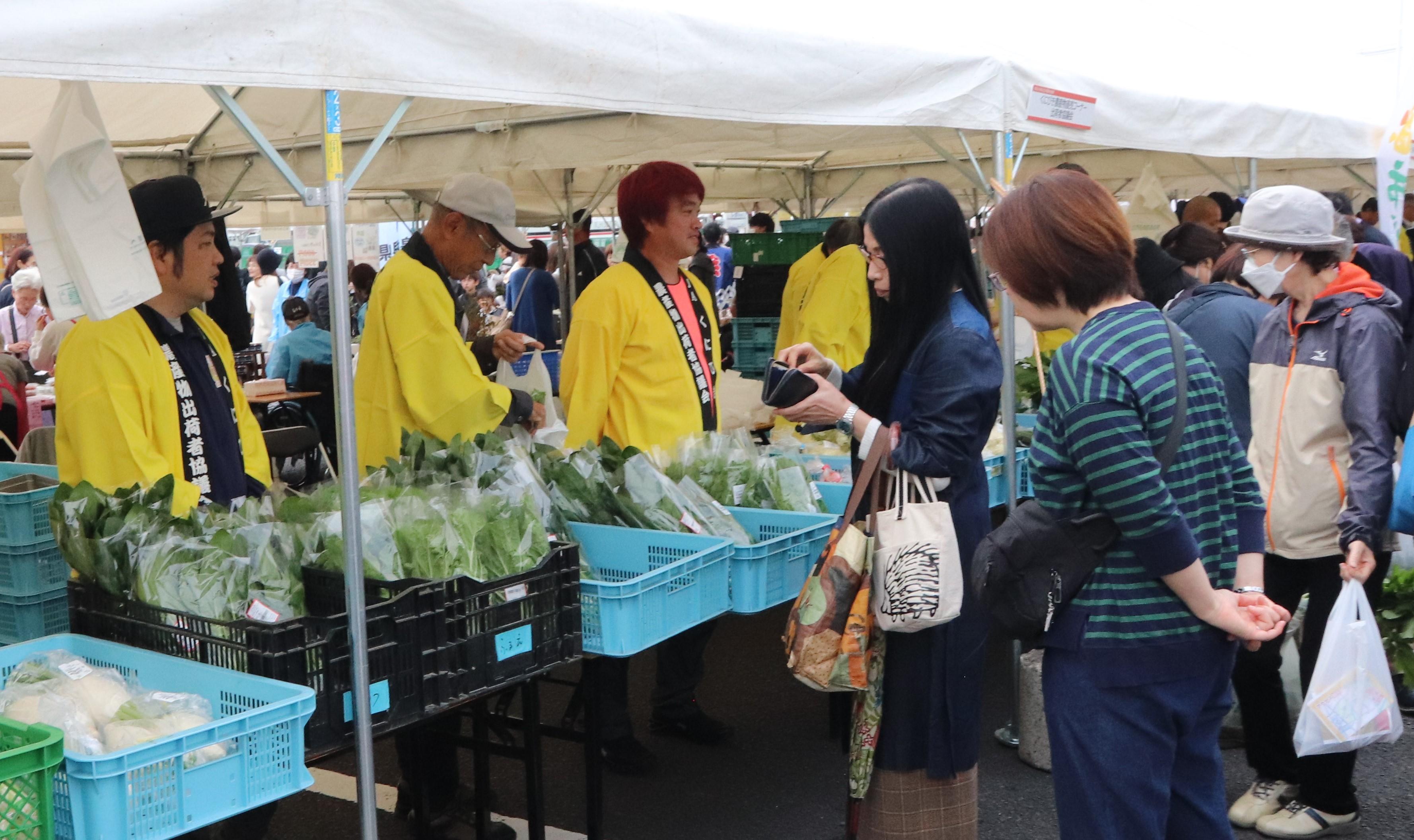 産直野菜の販売(くにびき産直農産物直売コーナー出荷者協議会).JPG