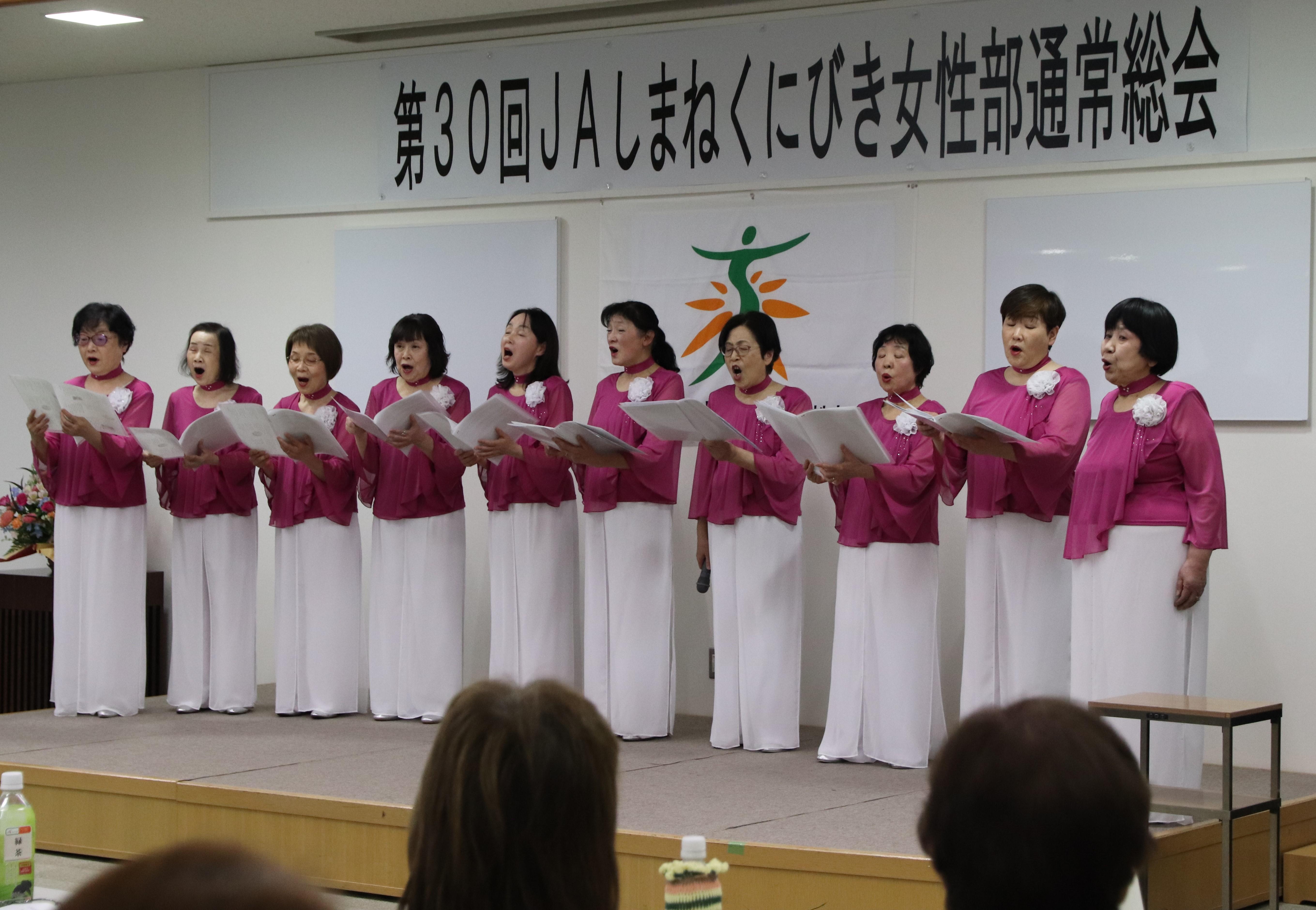 合唱するまつえコールブルーの皆さん.JPG