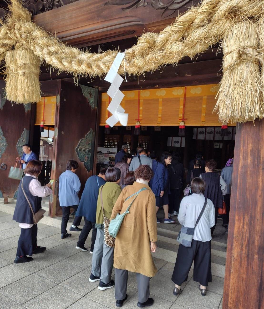 吉備津彦神社で参拝する様子.jpg
