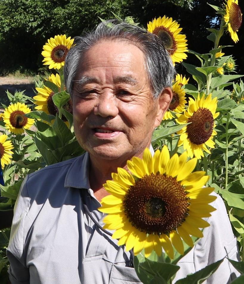 ヒマワリを栽培した池田さん.JPG