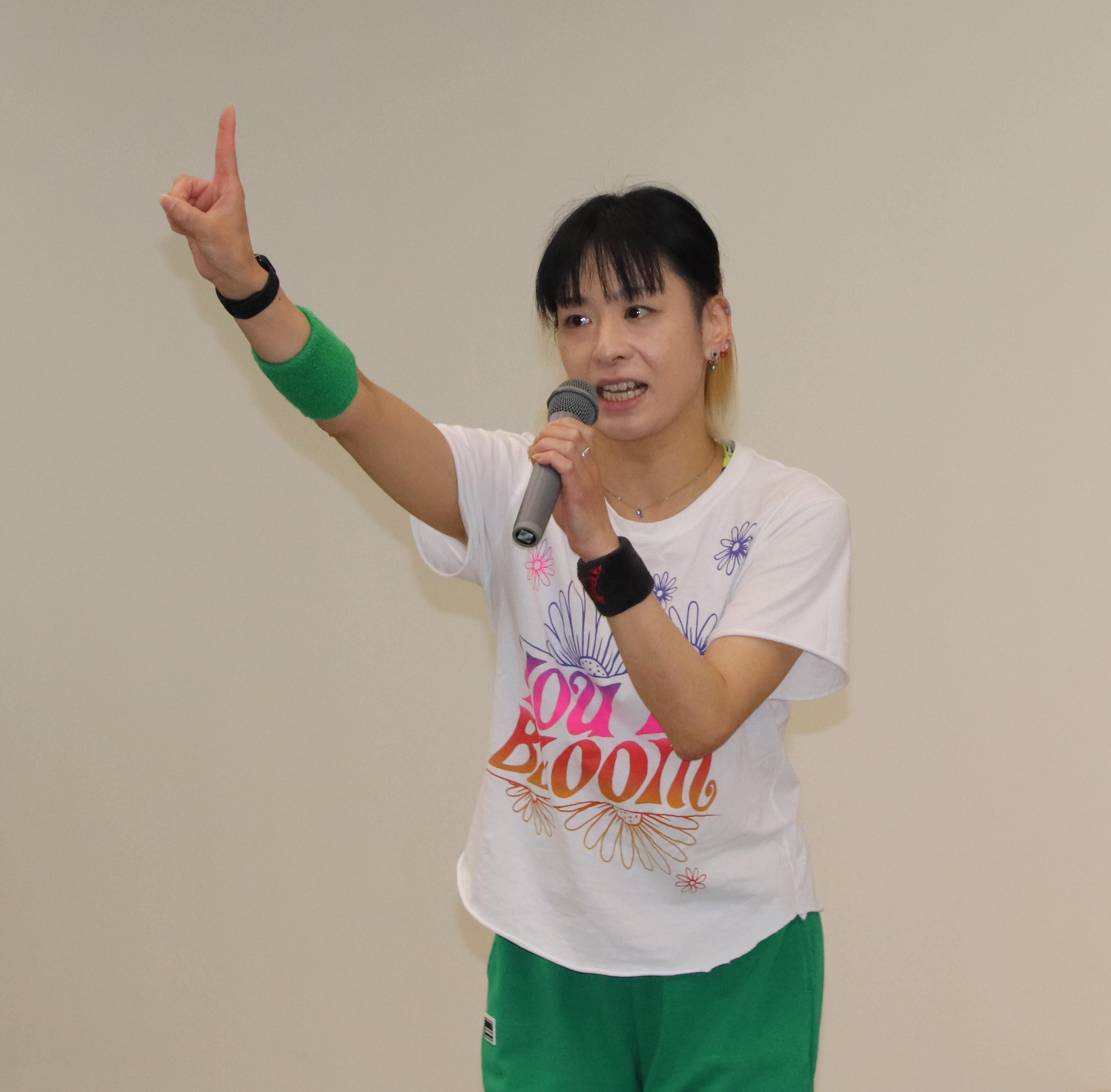 講師のAKIKO氏.JPG