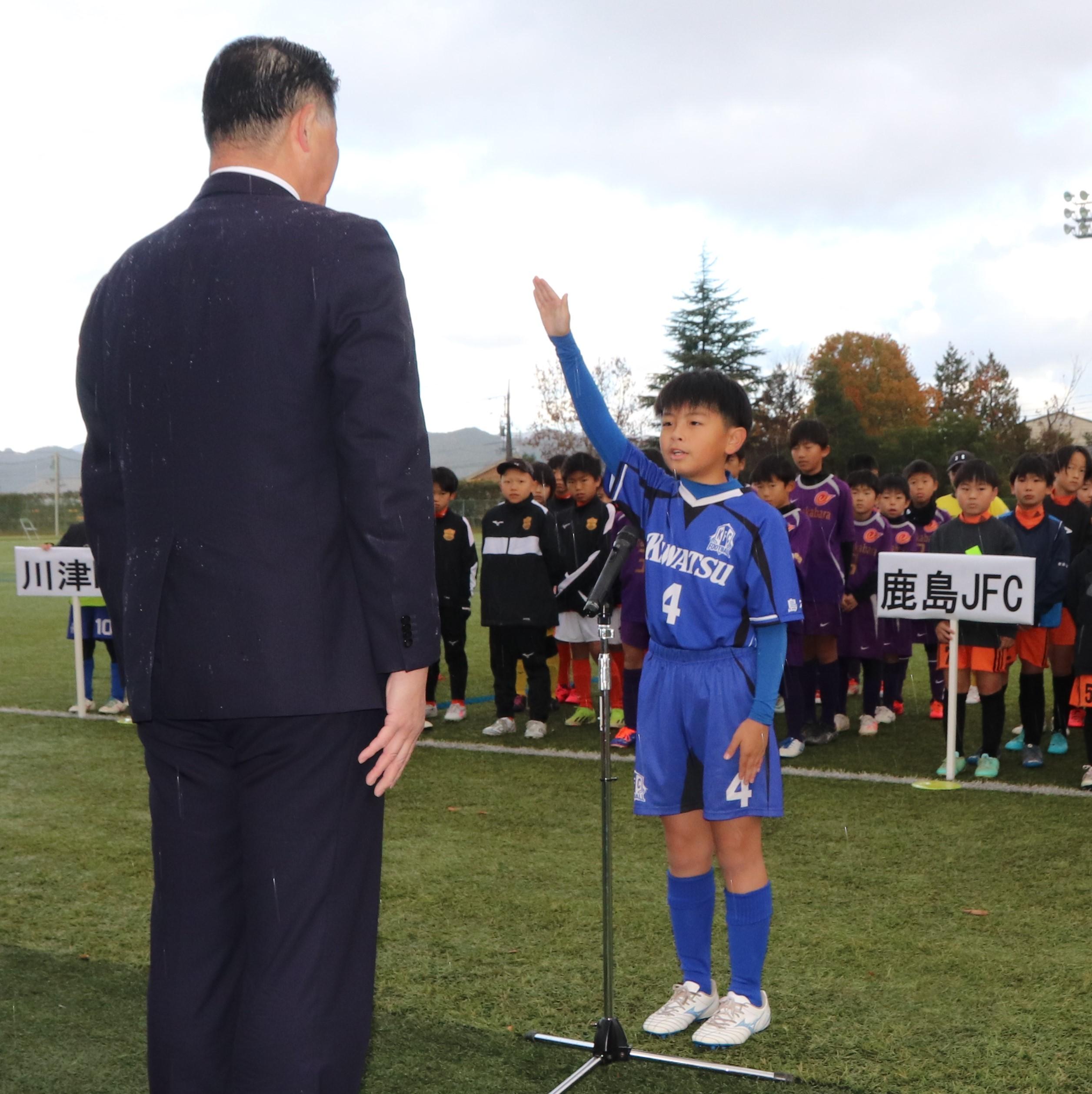 選手宣誓をする原選手(23日).JPG