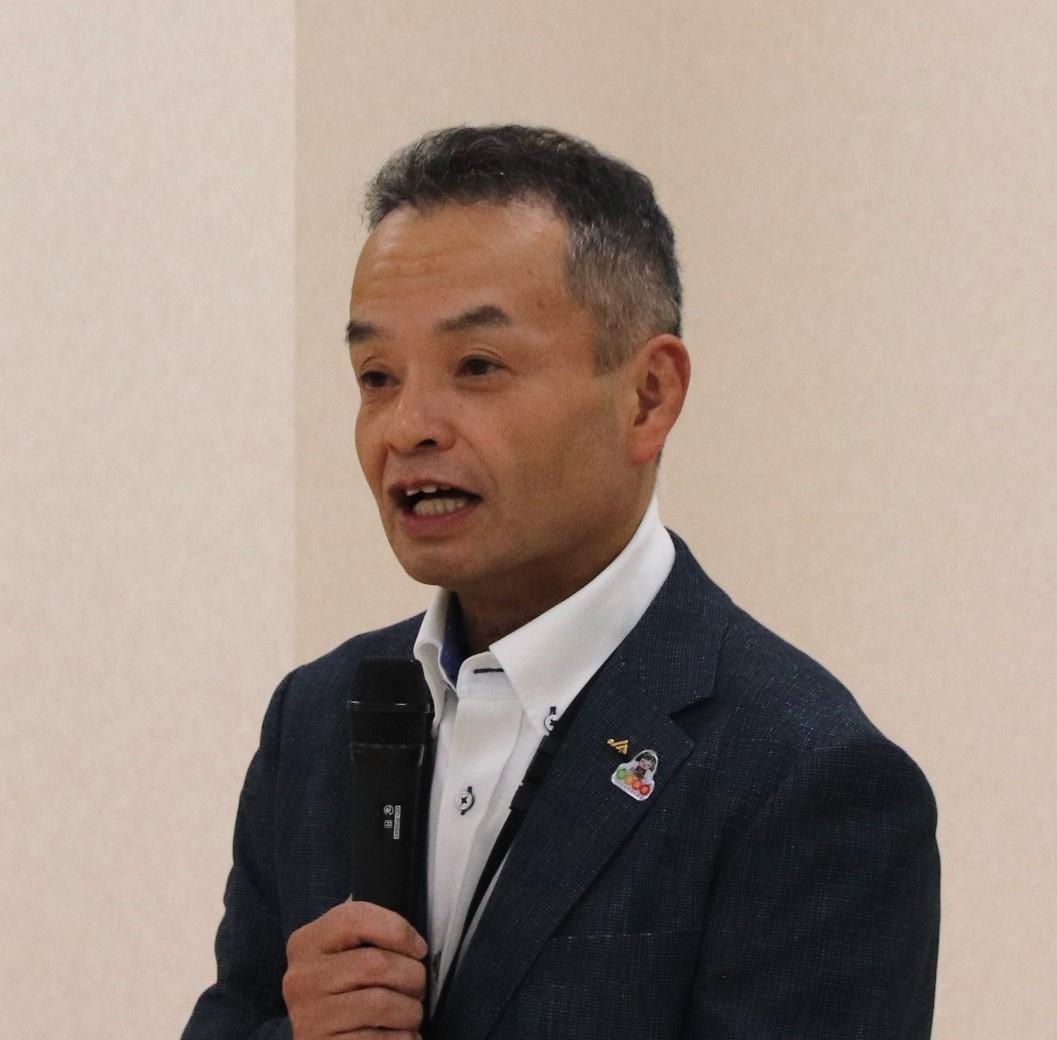 挨拶する嘉本常務理事.JPG