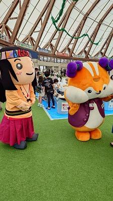③-⑤マルシェ（きぬむすめPRマスコット＆しまりん）.jpg